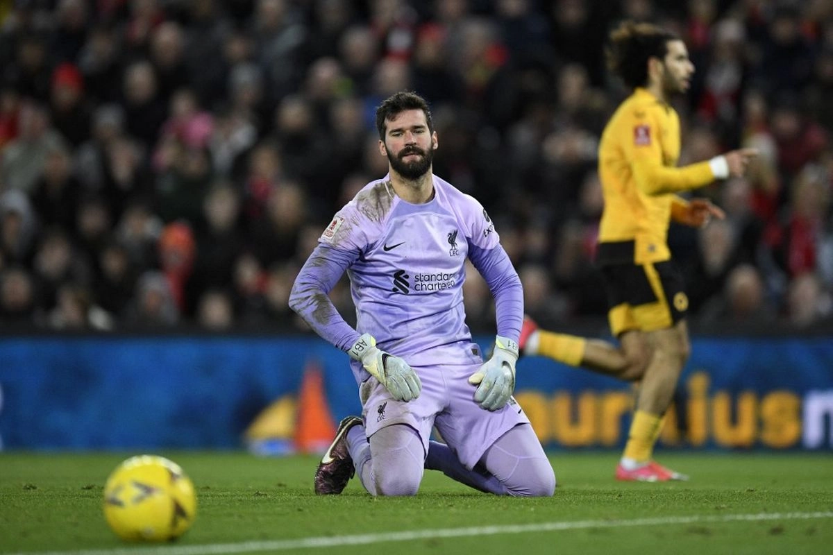 Juventus Buka Kans Rekrut Alisson Usai Arne Slot Dipecat Liverpool
