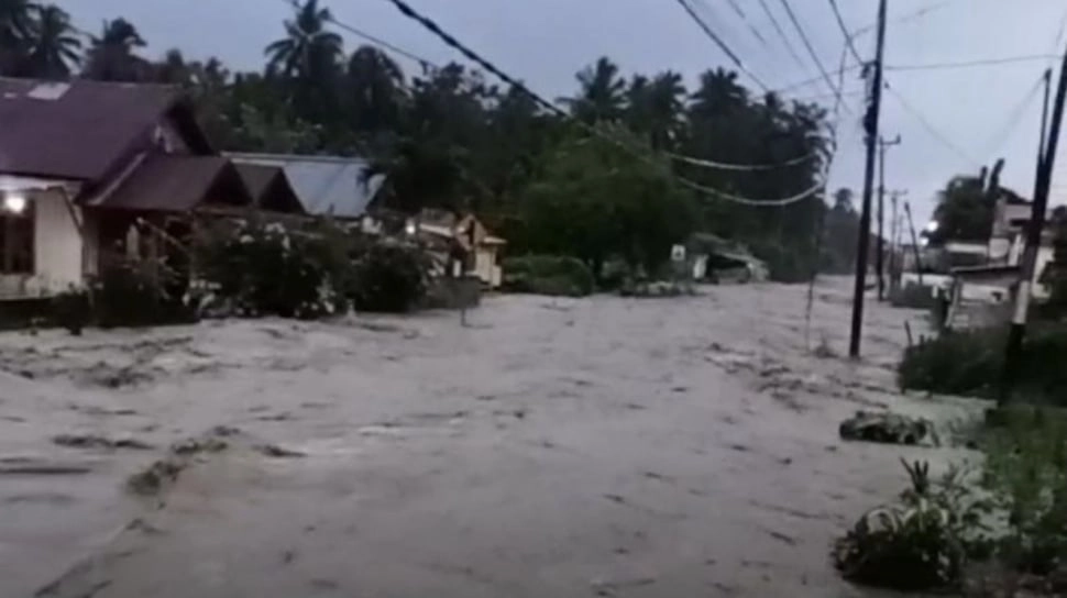 Banjir Bandang Poso: Warga Terisolasi, BNPB Minta Bantuan Alat Berat