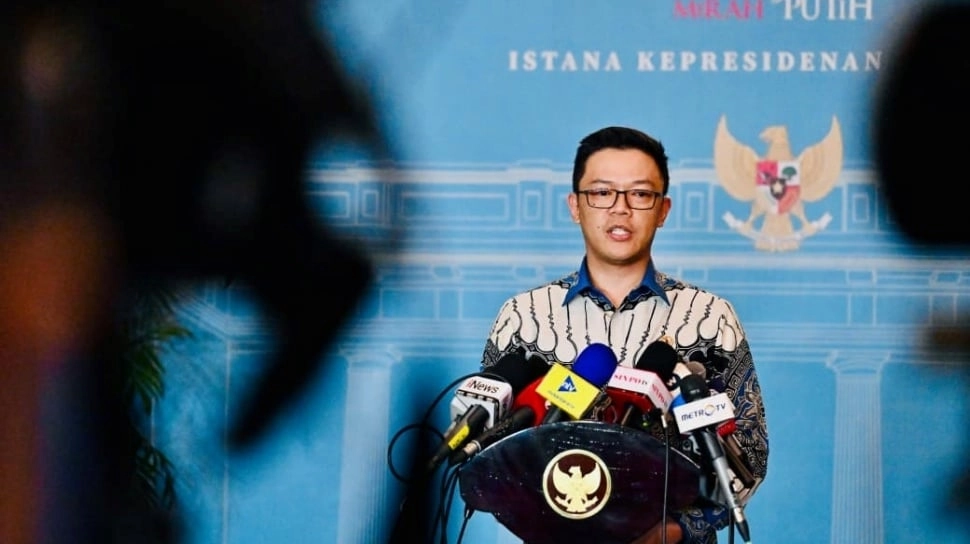 Prabowo Diminta 'Pensiun' Keliling Dunia, Saatnya Oper Misi Diplomatik ke Menlu Sugiono