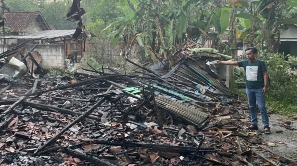 Uang Tunai Rp65 Juta Jadi Abu, Tabungan Lansia di Blora Ludes akibat Kebakaran Rumah