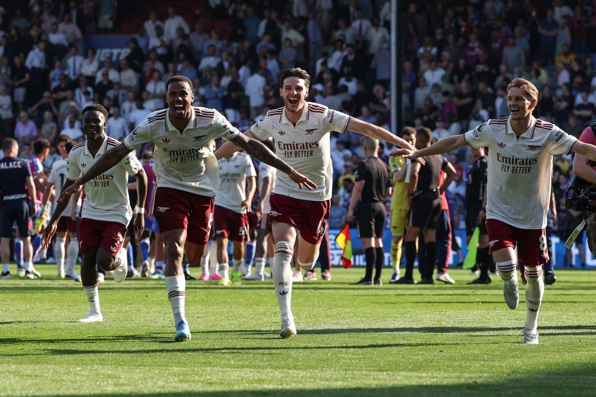 Declan Rice Balas Sindiran Pembenci di Parade Juara Arsenal