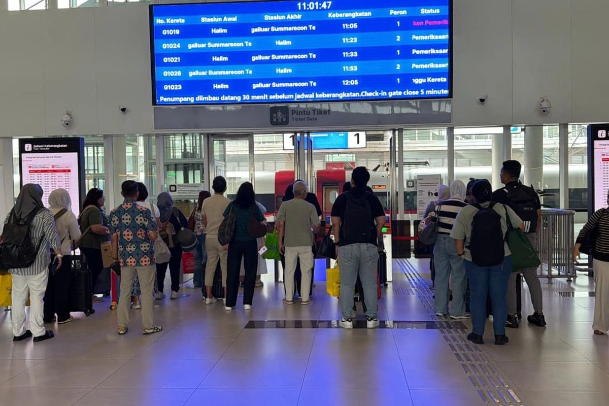 Long Weekend Usai, Lebih dari 21.000 Orang Balik ke Jakarta Naik Whoosh