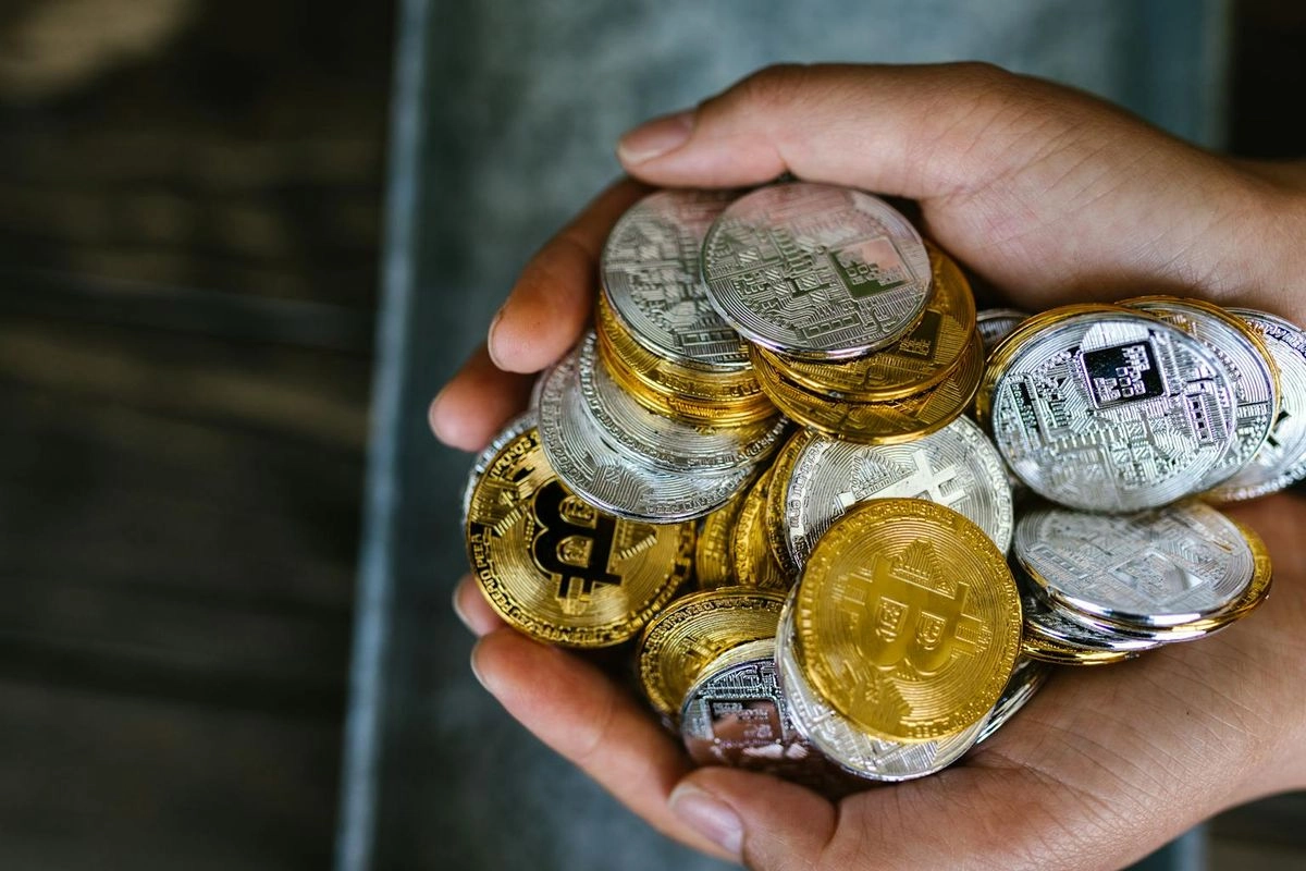 Bitcoin (BTC) Turun, Sejumlah Altcoin Melonjak hingga 228 Persen