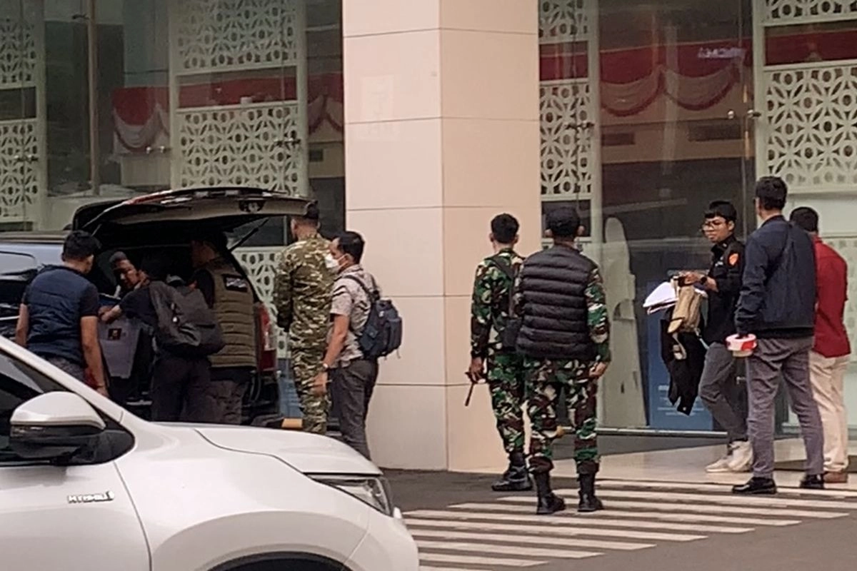 Kejagung Bawa Box Kontainer dan Berkas dari Kantor BGN Usai Penggeledahan 15 Jam