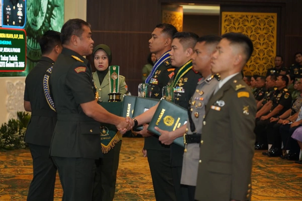 Lulus Seskoad, Seskab Teddy Ditetapkan sebagai Penulis Taskap Terbaik