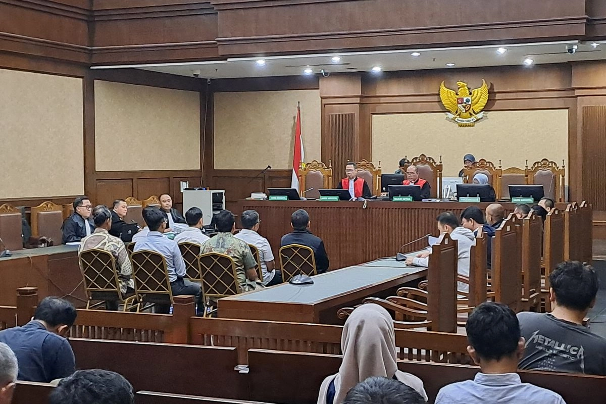 Pegawai Bea Cukai Akui Simpan Uang Suap Impor dari Blueray Cargo di Mobil Operasional