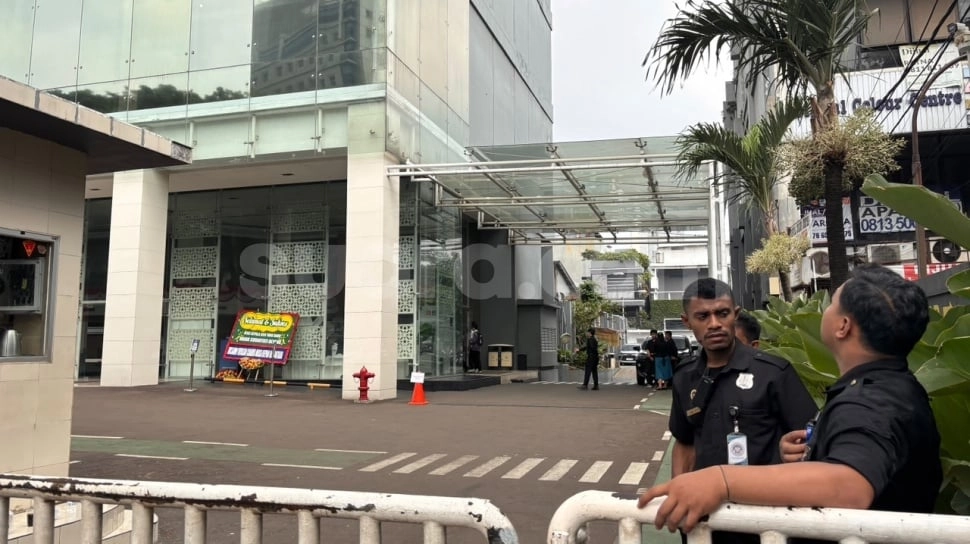 15 Jam Geledah Kantor BGN, Kejagung Bawa Satu Kotak Kontainer Diduga Barang Bukti