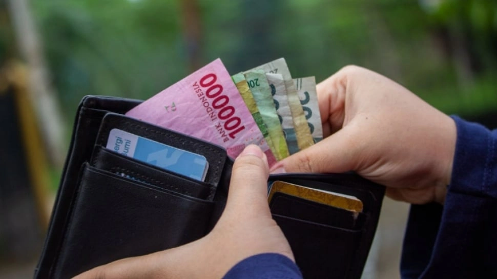 Gaji Cuma Numpang Lewat? Pentingnya Jadi Karyawan yang Bijak Finansial di Era Digital