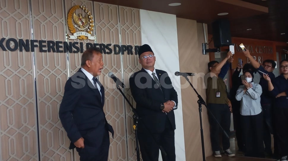 Rupiah Tembus Rp 18.000 per Dolar AS, DPR Desak Menkeu dan BI Segera Bertindak