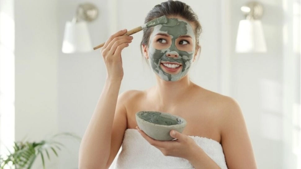 Setelah Masker Wajah Apakah Perlu Cuci Muka Pakai Face Wash? Ketahui Panduannya