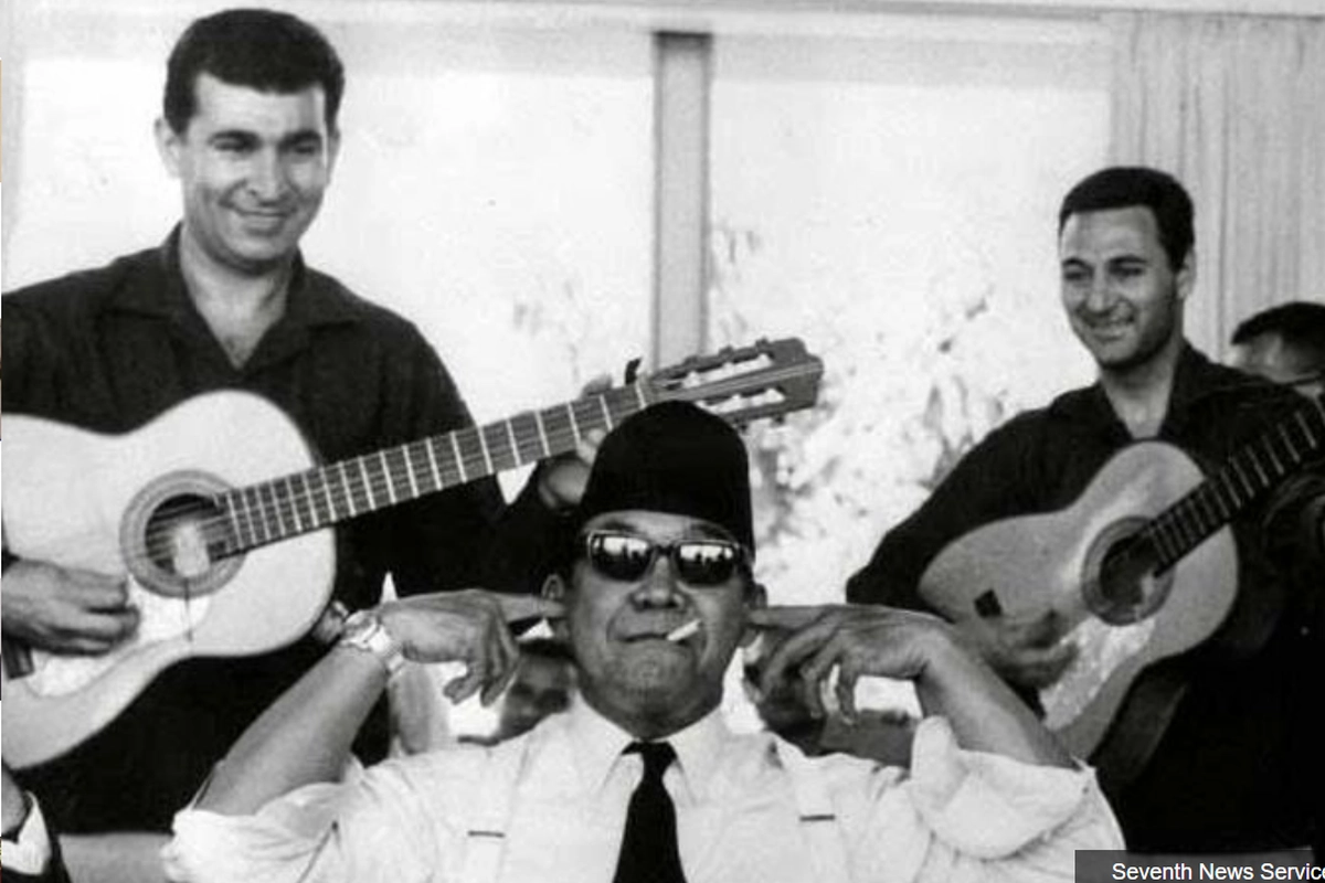 Membaca Cara Berpikir Soekarno Lewat Metafora ''Jembatan Emas''