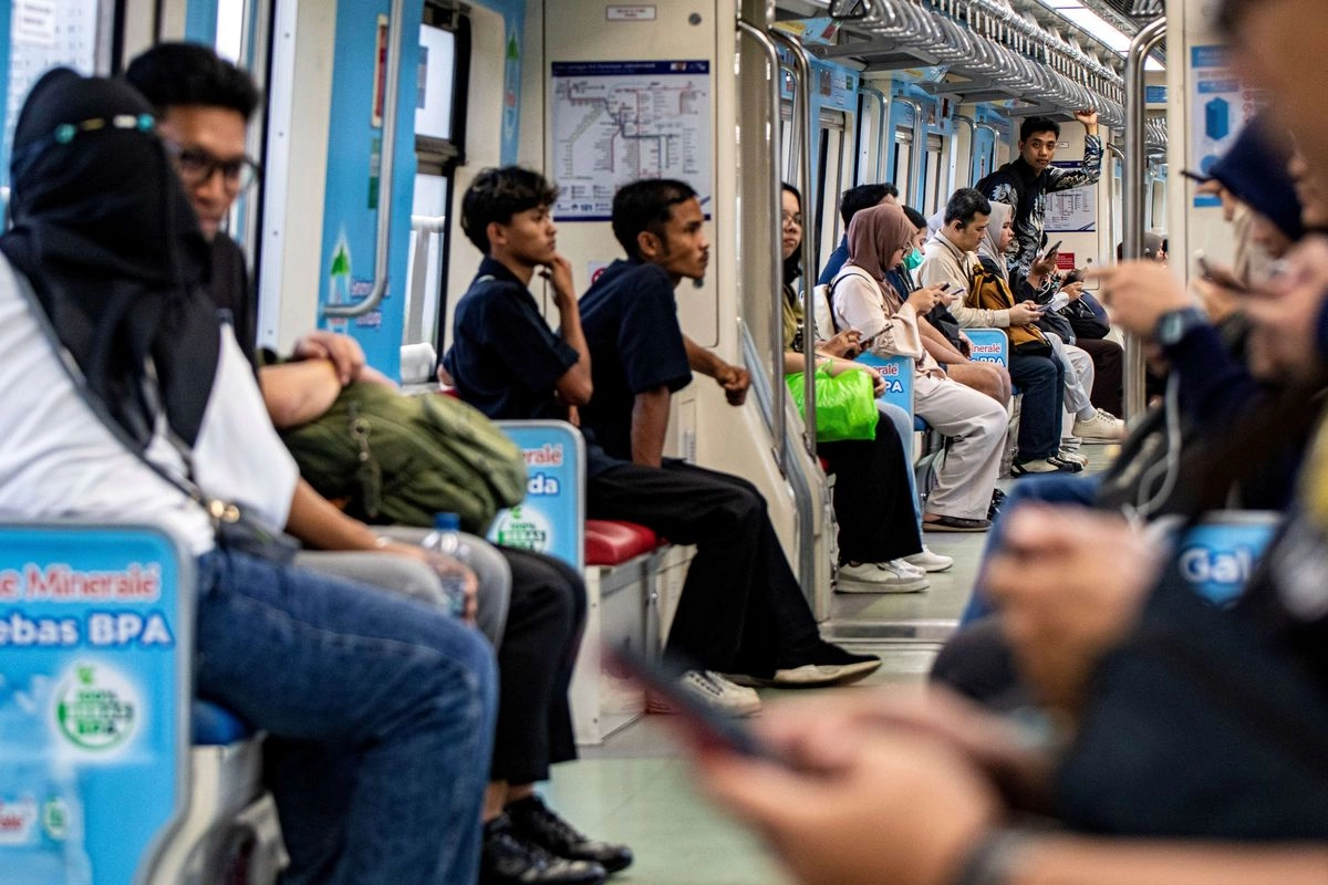 Uang Beredar Rp 10.355 Triliun, Mengapa Kelas Menengah Justru Turun Kelas?