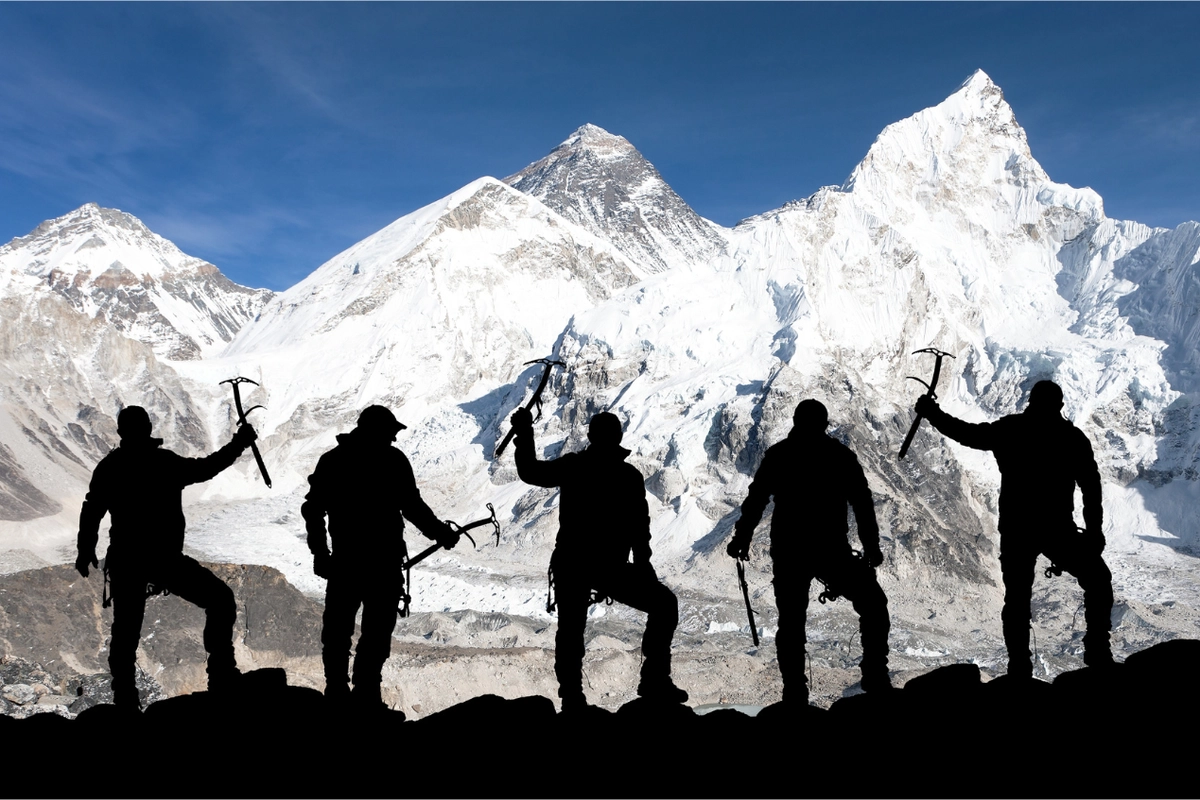 Hilang Sepekan di Everest, Ini Cara Pendaki Nepal Bertahan Hidup di “Zona Kematian”