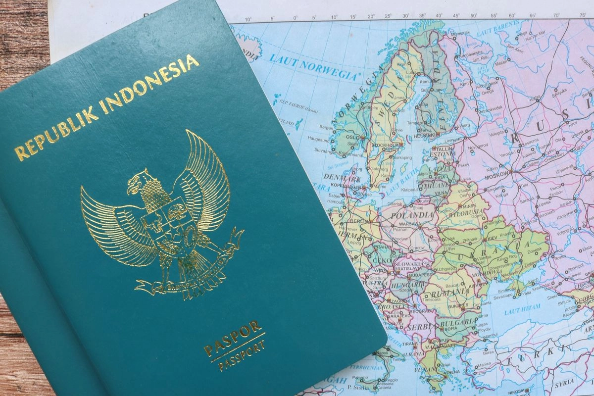 Imigrasi Telusuri Paspor Berserakan Diduga Milik Jemaah Haji di Halte Bus BSD