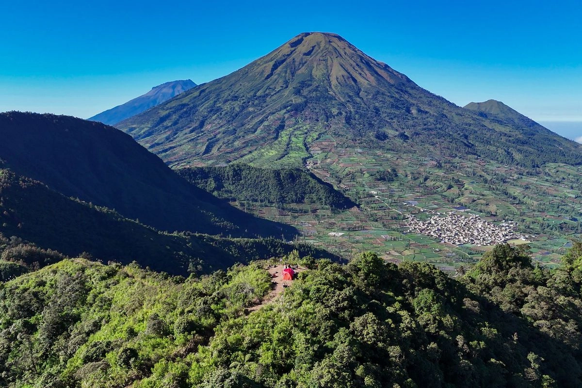 Menikmati Dinginnya Dieng Lewat Tren Glamping yang Makin Diminati Wisatawan