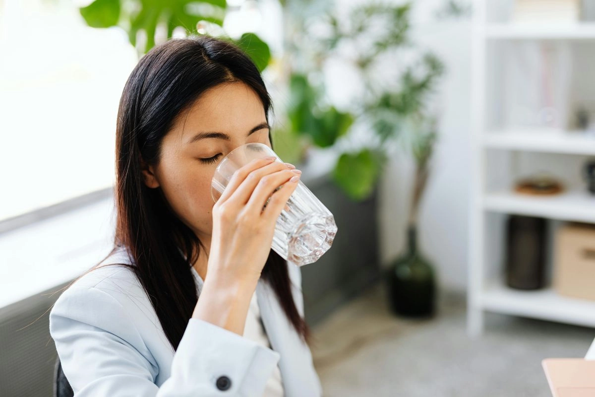 Ingin Berat Badan Turun? Ahli Gizi Sarankan 5 Minuman Ini Setelah Makan Malam