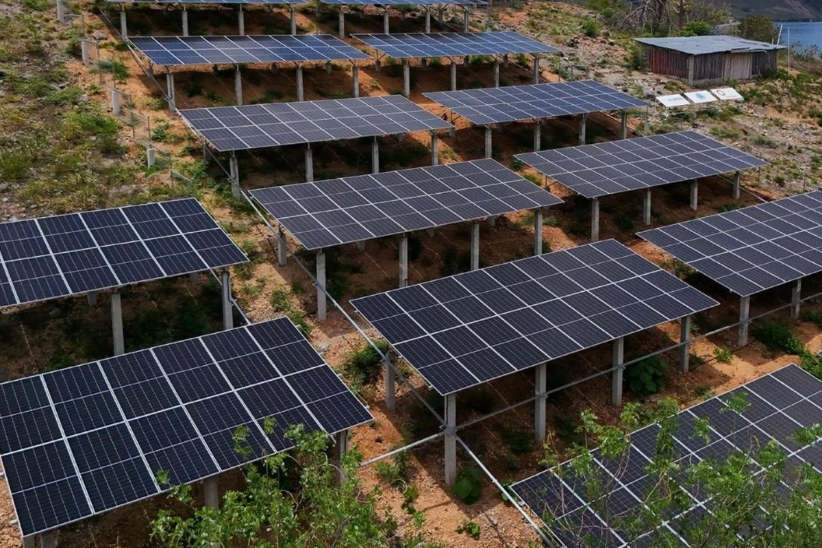 RUPTL PLN Direvisi untuk Masukkan Program PLTS 100 GW