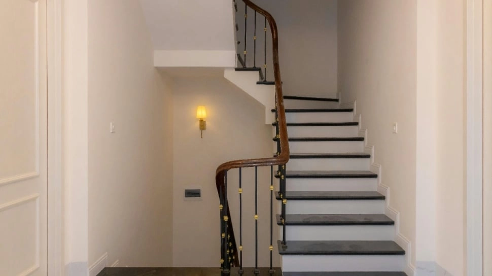 7 Tips Membangun Anak Tangga Sesuai Feng Shui: Rezeki Mengalir, Rumah Tangga Harmonis