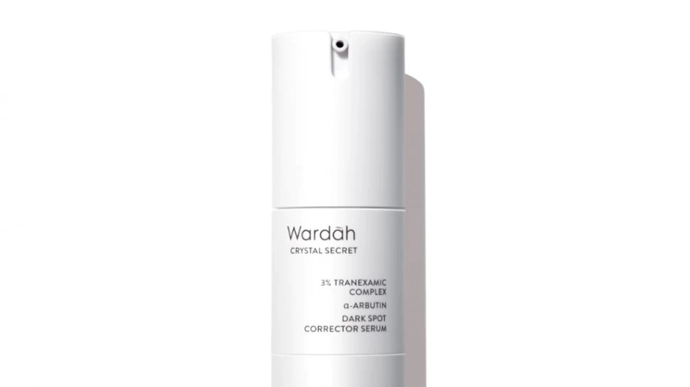 Serum Wardah Crystal Secret Dipakai Siang atau Malam? Ini Cara Pakainya yang Benar