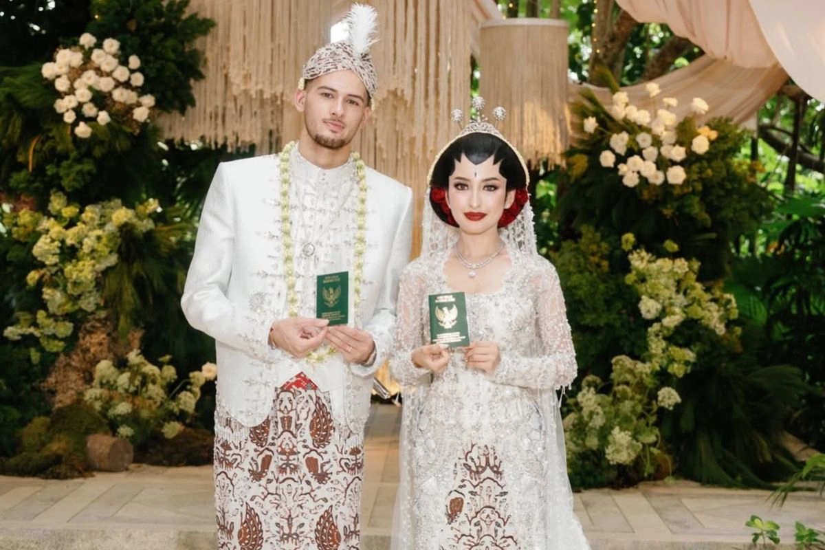5 Gaya Akad Nikah Jennifer Coppen dan Justin Hubner, Balutan Adat Jawa