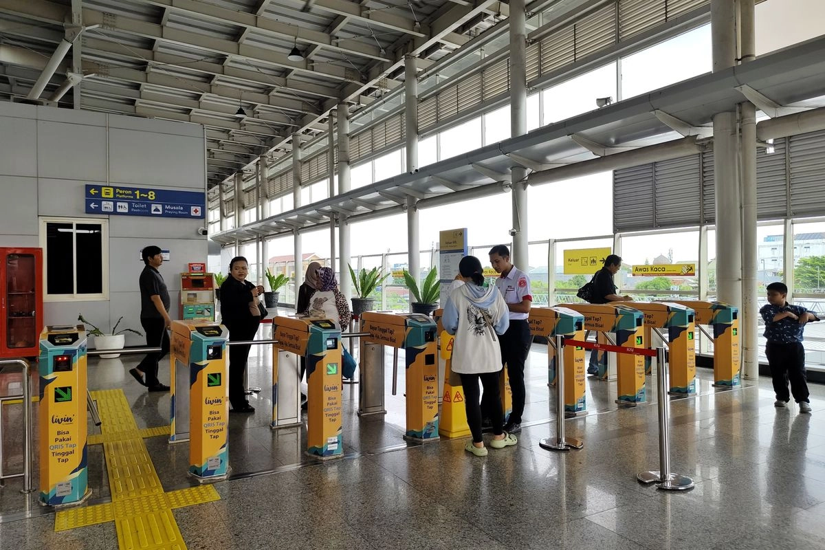 Hari Ini, 22 Perjalanan KA Stasiun Gambir Berhenti Luar Biasa di Jatinegara